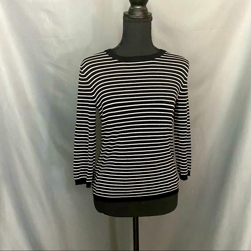 Philosophy Pullover Sweater with Back Zip Small